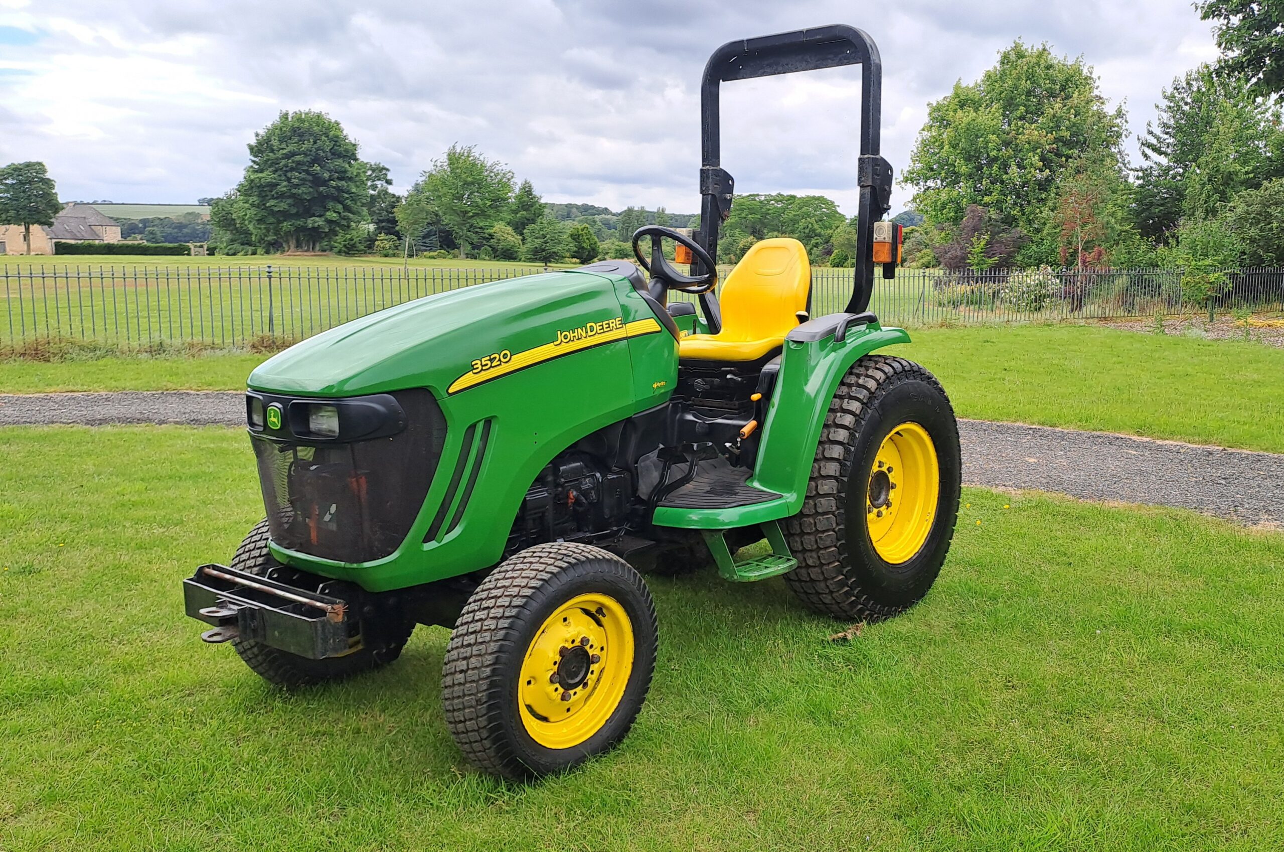 John Deere 3520 Compact Tractor - Small Tractors Small Tractors